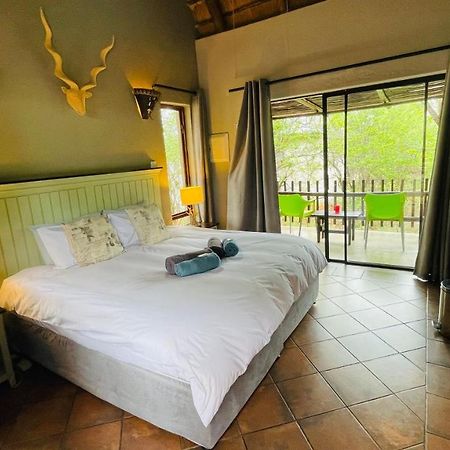Ujabule Lodge Hoedspruit Exteriör bild